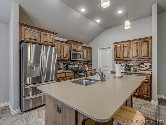 13 Evermore Ln, House other with 3 bedrooms, 2 bathrooms and null parking in Yukon OK | Image 12