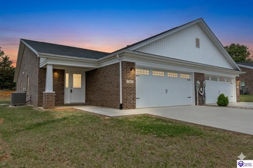 305 Breckinridge Cir, Vine Grove, KY, 40175-8445 | Card Image