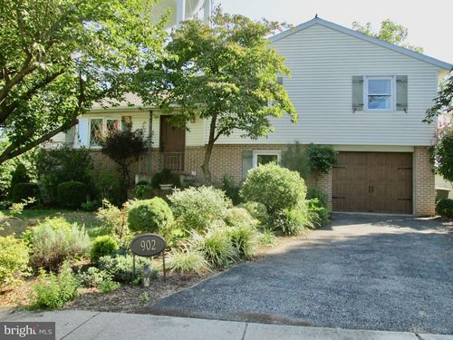 902 Suellen Dr, READING, PA, 19605-1080 | Card Image