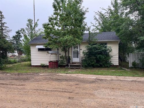 211 2nd St E, Lafleche, SK, S0H0S0 | Card Image