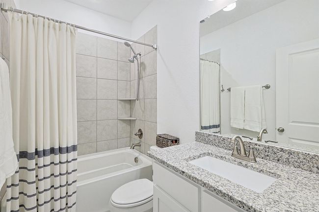 Upstairs Guest bathroom | Image 19
