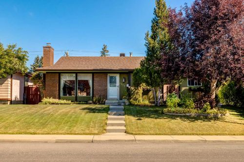 2512 106 Ave Sw, Calgary, AB, T2W2H9 | Card Image