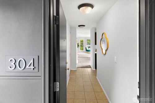 c304-12709 Ne 116th Street, Kirkland, WA, 98034 | Card Image