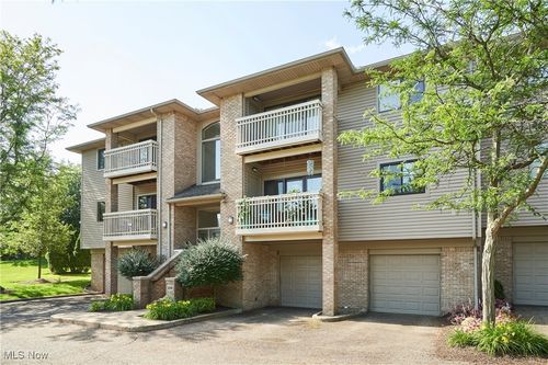 110a-3800 Rosemont Boulevard, Fairlawn, OH, 44333 | Card Image