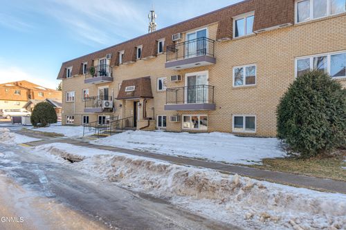 2027 N Kavaney Dr, Bismarck, ND, 58501-1645 | Card Image