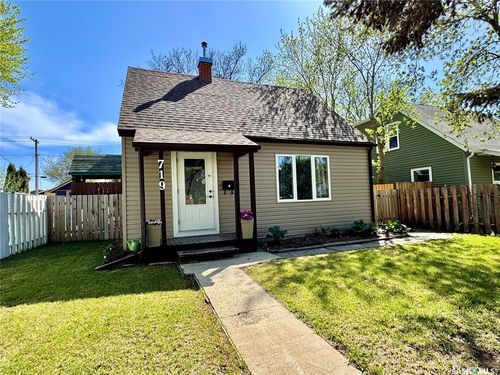 719 4th St E, Prince Albert, SK, S6V0K4 | Card Image