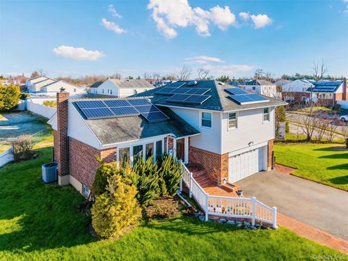 22 Forest Dr, Plainview, NY, 11803-4711 | Card Image