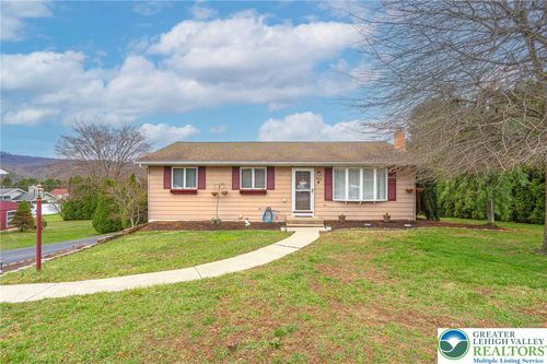 912 S Lincoln Ave, WALNUTPORT, PA, 18088-1121 | Card Image