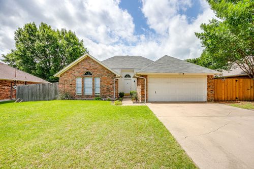 1204 Dogwood Dr, Benbrook, TX, 76126-2746 | Card Image