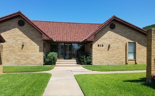 915 E Hubbard St, Mineral Wells, TX, 76067-5450 | Card Image