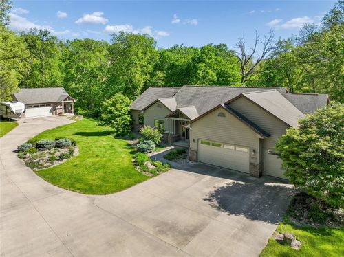 3057 Sandy Beach Rd Ne, Swisher, IA, 52338-9591 | Card Image