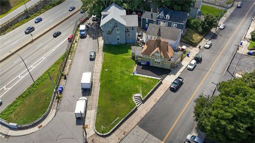139 Broadway, Pawtucket, RI, 02860-2203 | Card Image