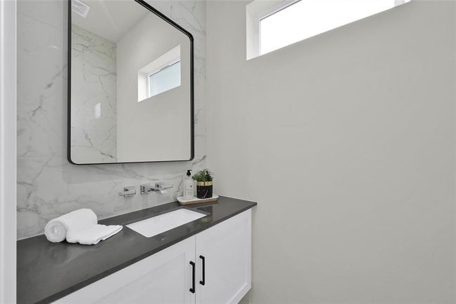 B - 2808 Cary St, House other with 3 bedrooms, 4 bathrooms and null parking in Houston TX | Image 5