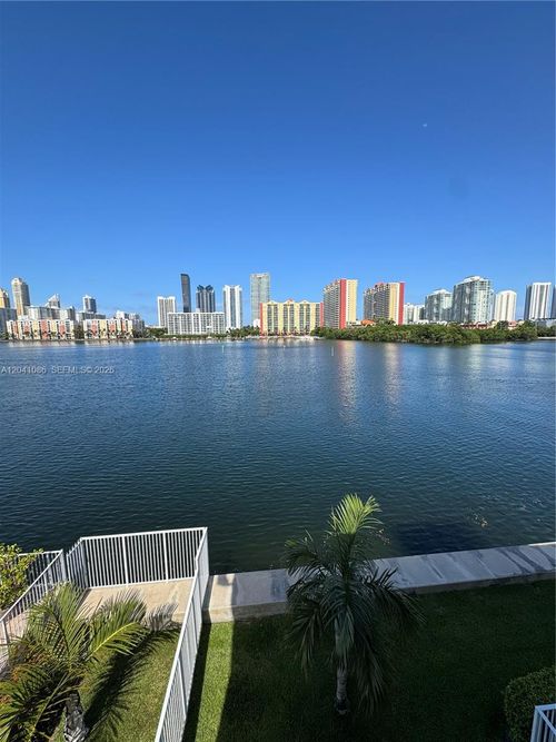 s306-3922 Ne 166th St, North Miami Beach, FL, 33160-3890 | Card Image