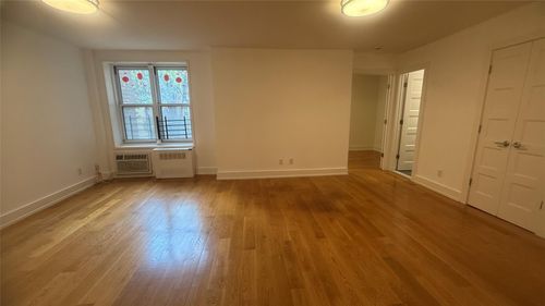 apt-3v-142 Franklin Ave, Flushing, NY, 11355-2618 | Card Image