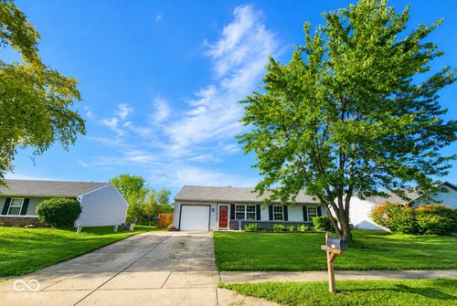 134 Meadow Creek South Dr, Whiteland, IN, 46184-9605 | Card Image
