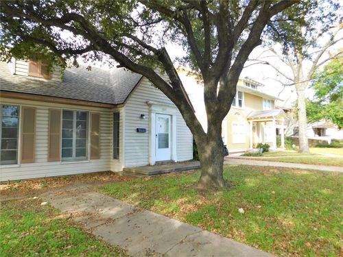 1611 N Locust St, Denton, TX, 76201-3042 | Card Image
