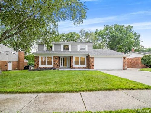 15609 Stonehouse Cir, Livonia, MI, 48154-1533 | Card Image