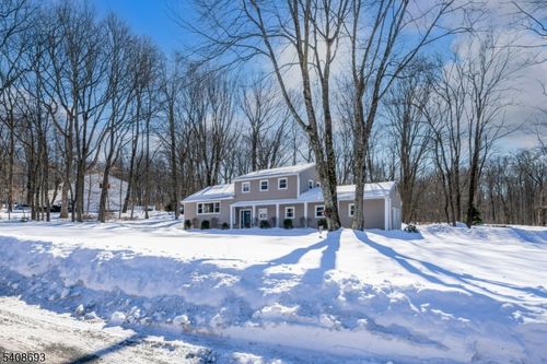 95 Fawnridge Dr, Long Valley, NJ, 07853-3245 | Card Image