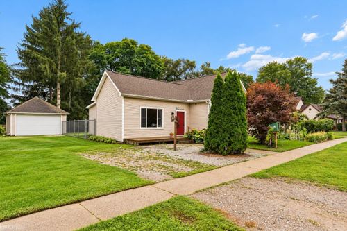 34790 Benton St, Memphis, MI, 48041-4621 | Card Image