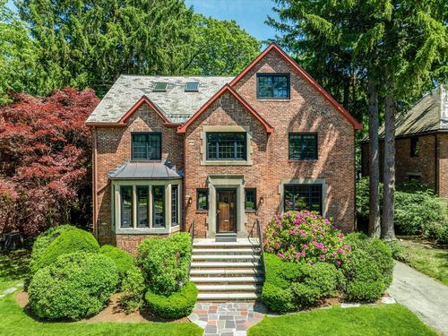 79 Woodchester Dr, Chestnut Hill, MA, 02467-1032 | Card Image
