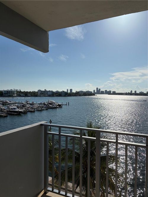 5g-7545 E Treasure Dr, North Bay Village, FL, 33141-4308 | Card Image
