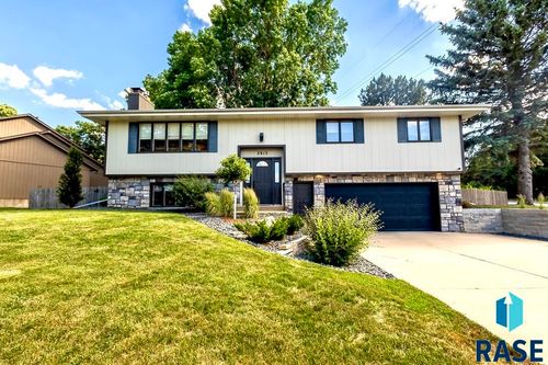 2813 W Costello Rd Road, Sioux Falls, SD, 57105-3348 | Card Image