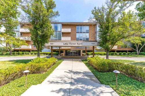 unit-106-1301 N Western Ave, Lake Forest, IL, 60045-1220 | Card Image