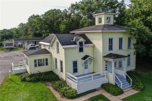 38 Walton St, Alexandria Bay, NY, 13607-1422 | Card Image