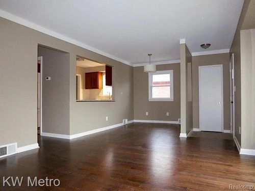 173 Elmsford Dr, Clawson, MI, 48017-1247 | Card Image