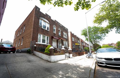 35-46 92nd St, Jackson Heights, NY, 11372-5862 | Card Image
