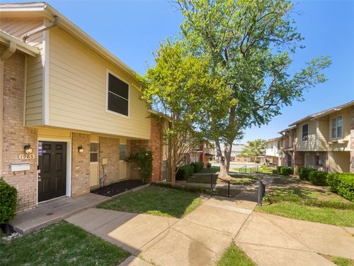 1985 Shorewood Dr, Grapevine, TX, 76051-2772 | Card Image