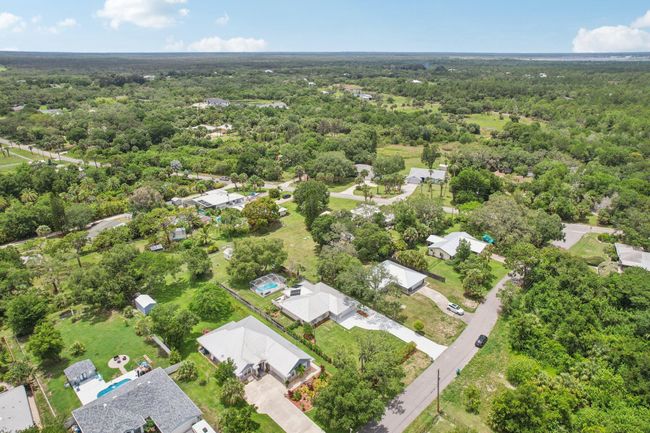 9830 Oak Trl, House other with 3 bedrooms, 3 bathrooms and null parking in Sebastian FL | Image 5