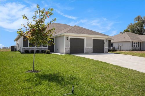 633-610-633 Fall Meadow Ln, Belton, MO, 64012-7856 | Card Image