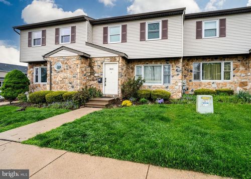 564 E Linden St, FLEETWOOD, PA, 19522-1621 | Card Image