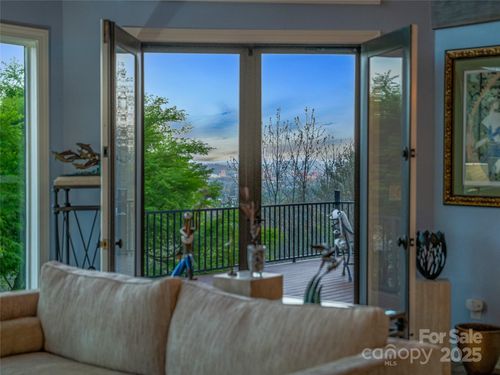 10 Beaverbrook Ct, Asheville, NC, 28804-1543 | Card Image