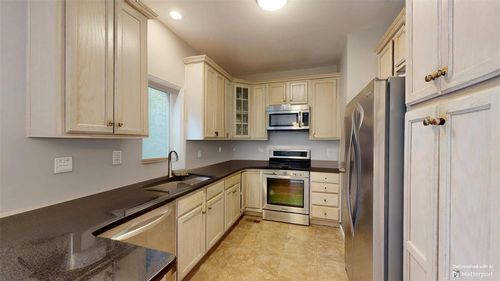 2 Riverstone Ct, Highland Mills, NY, 10930-6813 | Card Image
