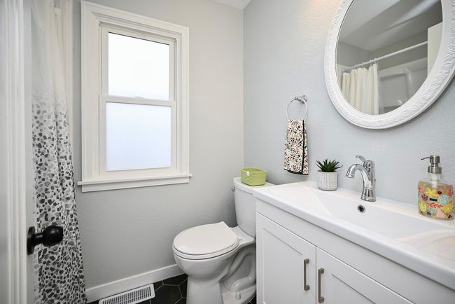 20 UL Bathroom I.jpg | Image 22