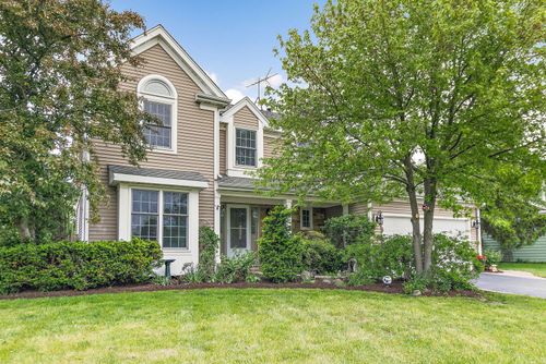 112 Thompson Blvd, Buffalo Grove, IL, 60089-6823 | Card Image
