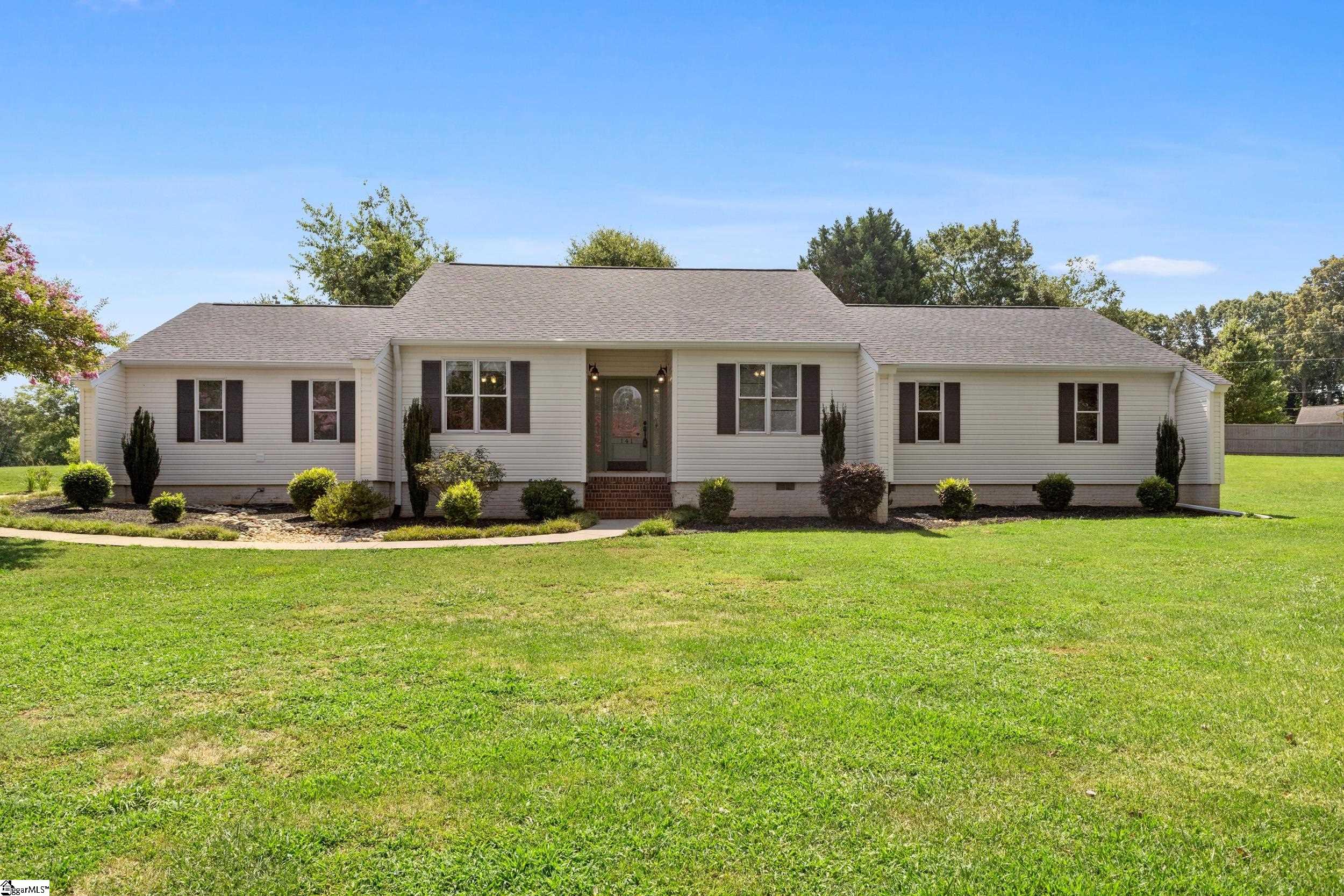 Charles Dr, Piedmont, SC 29673
