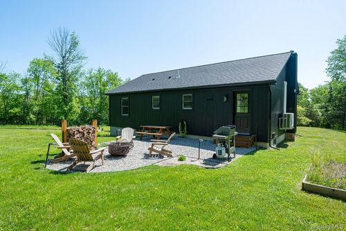 18 Burnt Meadow Rd, Gardiner, NY, 12525-5147 | Card Image