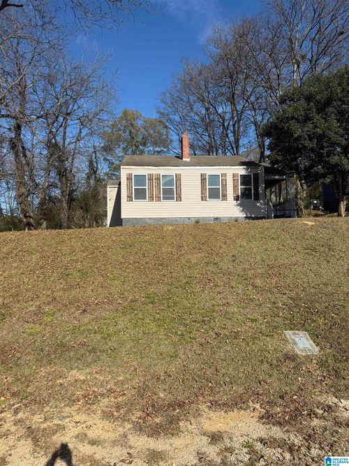 6633 Millard Fuller Rd, Fairfield, AL, 35064-1109 | Card Image
