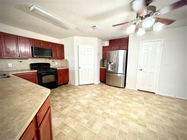 10723 Ocelot Ln, House other with 3 bedrooms, 2 bathrooms and 2 parking in Houston TX | Image 8