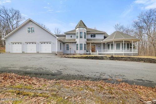 1177 Dewberry Dr, Hawley, PA, 18428-8318 | Card Image