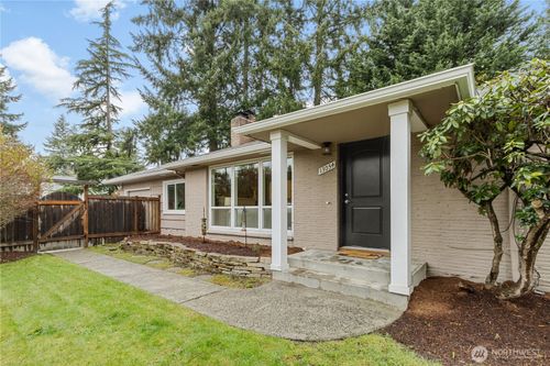 13054 30th Ave Ne, Seattle, WA, 98125-4492 | Card Image
