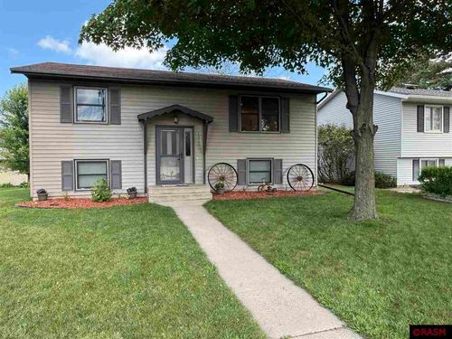 1511 S Valley St, New Ulm, MN, 56073-2204 | Card Image