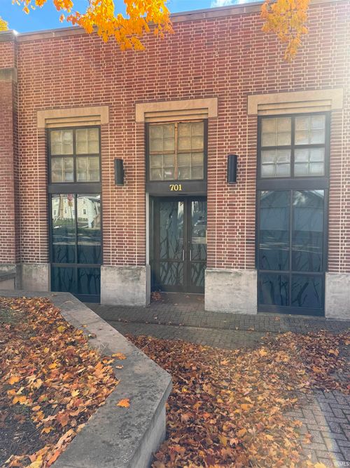 701 Randolph St, Elkhart, IN, 46514-2202 | Card Image