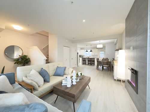 20181 83 Ave, Langley, BC, V2Y4L1 | Card Image