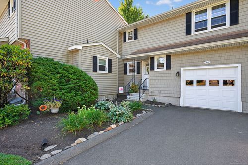 24-24 Thorne Rd, West Hartford, CT, 06110-1760 | Card Image