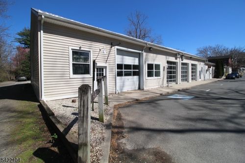 77 S Union St, Lambertville, NJ, 08530-1831 | Card Image